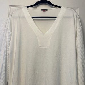 Luxurious Vince Camuto Ladies White sweater (L)